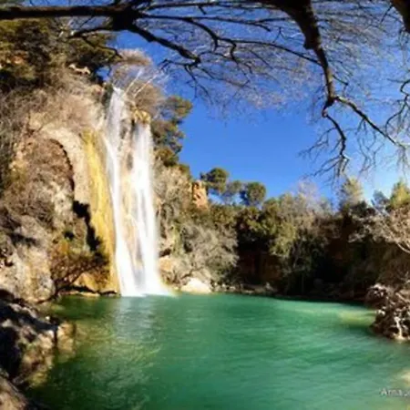 Provencal Independant Avec Piscine Chauffee : Le Suy Bien *