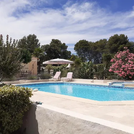 Provencal Independant Avec Piscine Chauffee : Le Suy Bien Holiday home