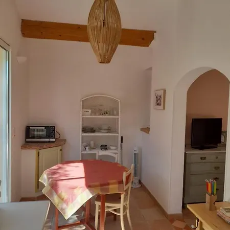Provencal Independant Avec Piscine Chauffee : Le Suy Bien Holiday home
